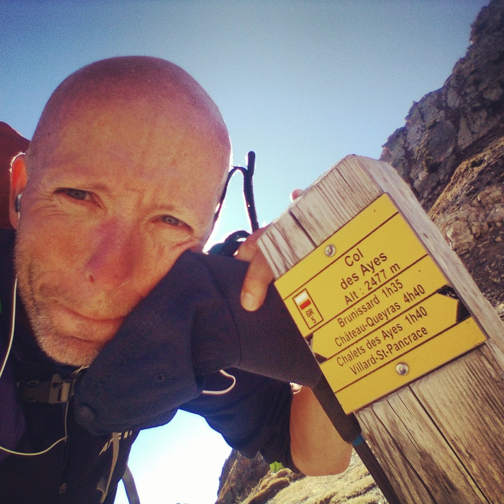 Veel wijzen wandelen. Ik wandel. En ik bedwing de col des&nbsp;Ayes