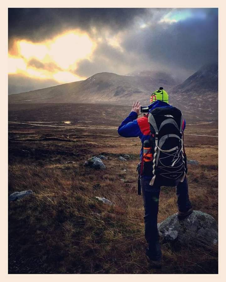 3 dagen voor vertrek. Kom uit de wachtkamer en volg je&nbsp;helden!