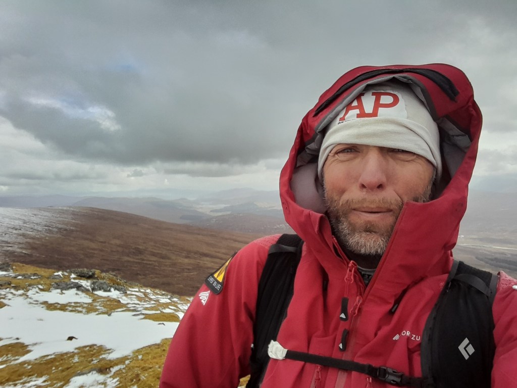 Bergbeklimmen via een sloot in een&nbsp;whiteout