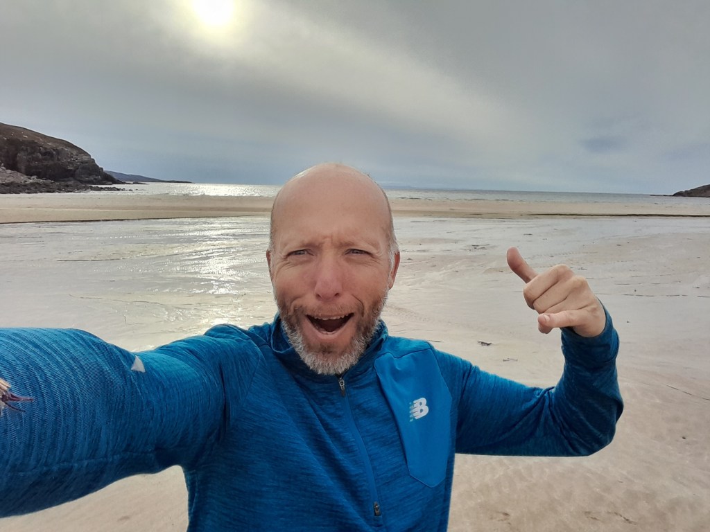 Bizarre synchronie op het kerkhof, liften en overnachten in de&nbsp;hemel…