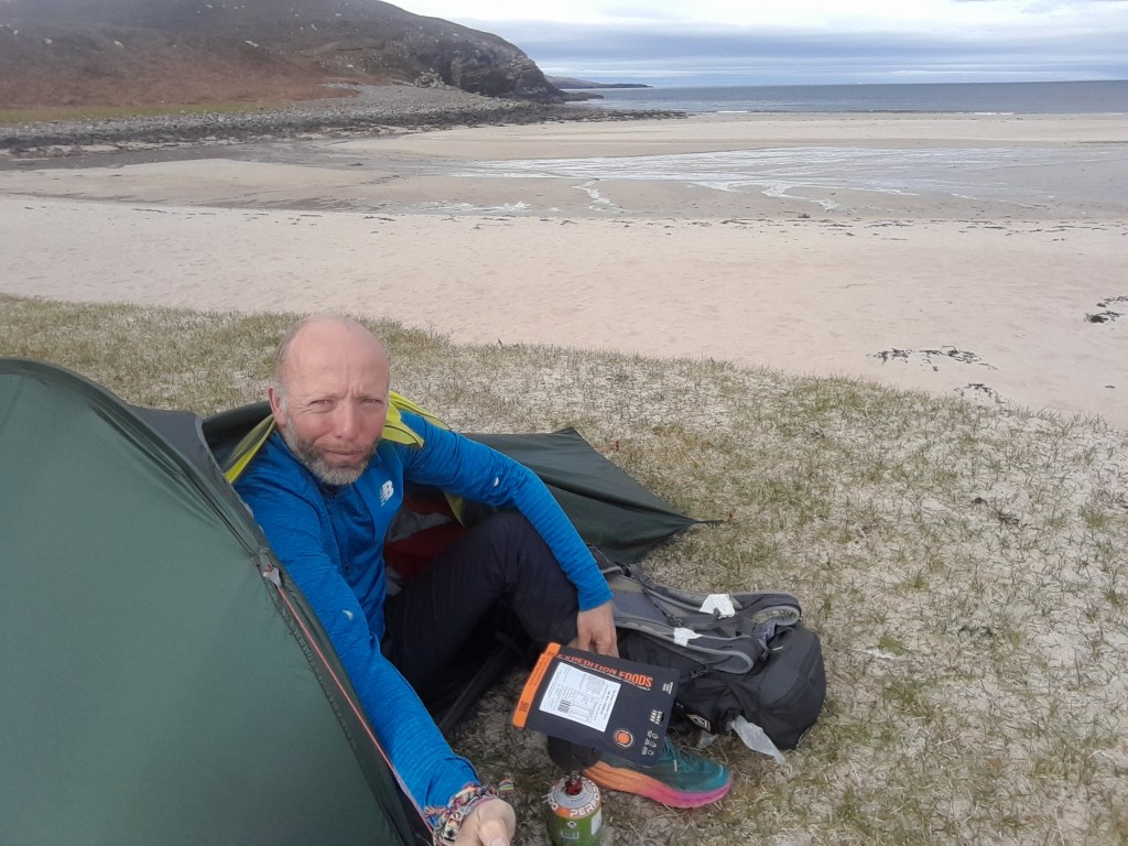 Van mijn droombaai liftend naar Ullapool om te klimmen met&nbsp;kerels