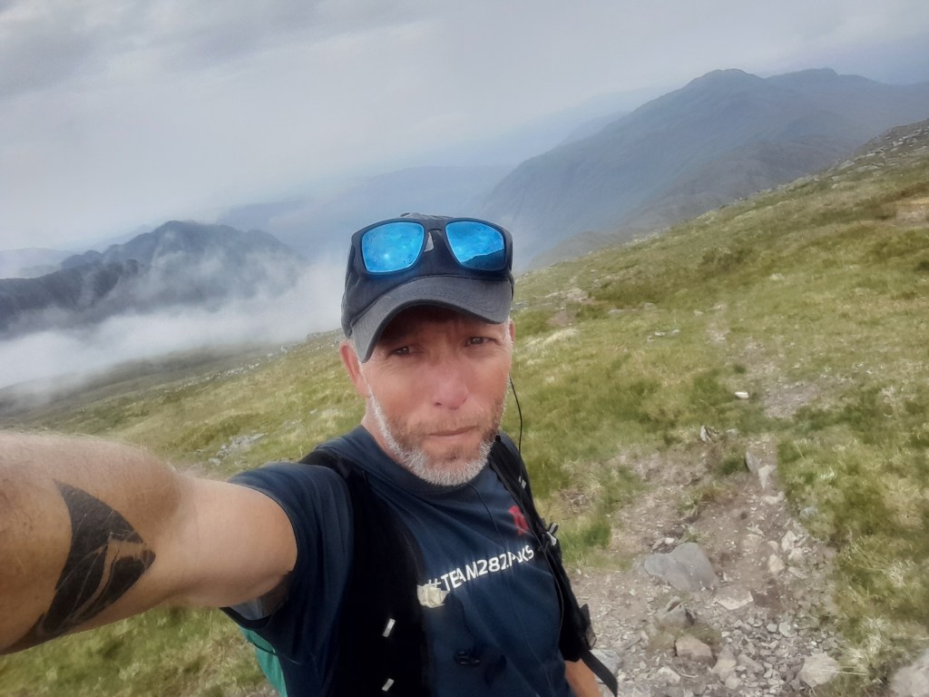 In de achterbak bij twee oude dames en 2 Munro’s in de&nbsp;bag