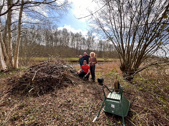 Een ochtendje ringslangbroeinesten bouwen